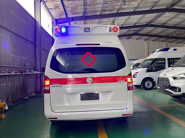 奔驰监护型负压救护车
