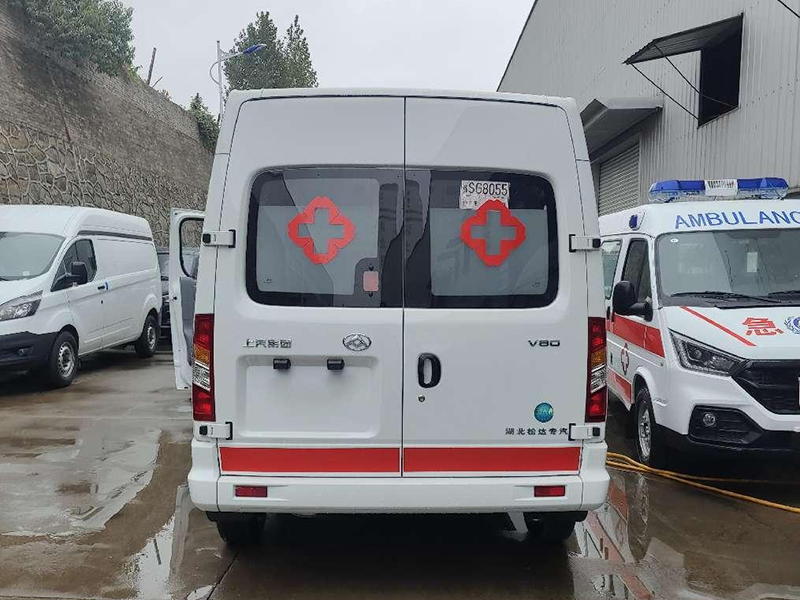大通V80短轴监护型救护车-JHW