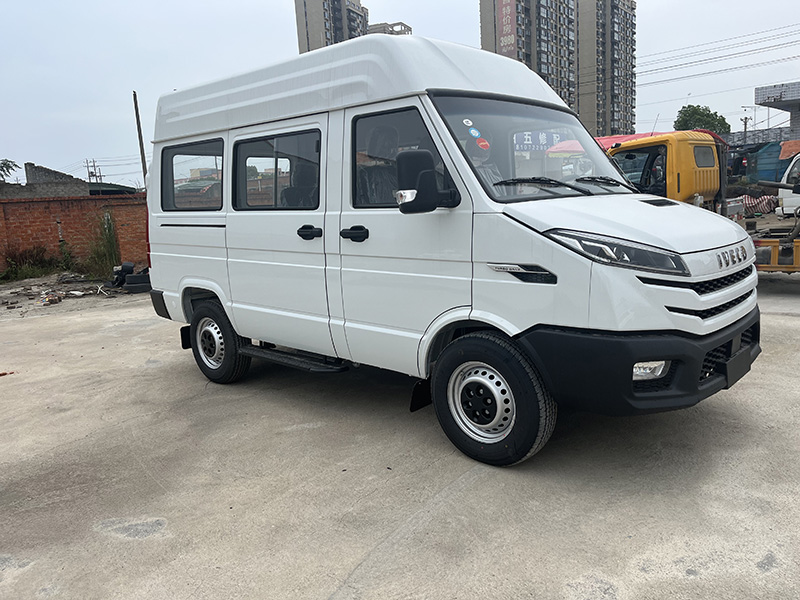 依维柯得意中顶殡仪车