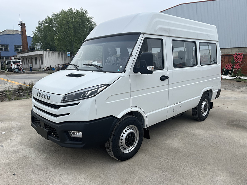 依维柯得意中顶殡仪车