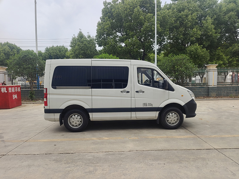 福田图雅诺短轴殡仪车
