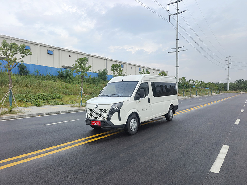 东风御风中轴殡仪车