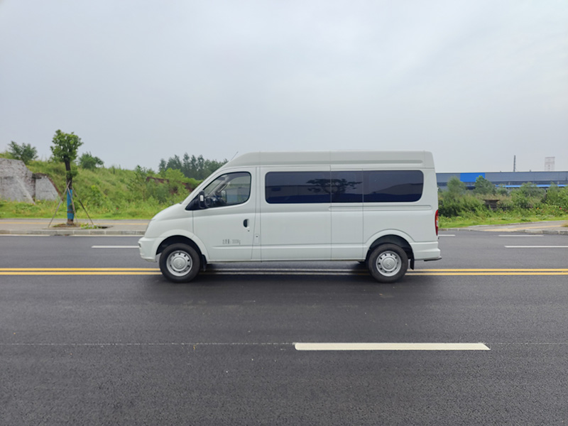 大通V80中轴殡葬服务车