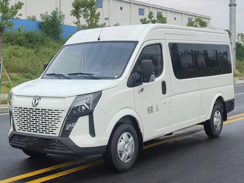 东风御风中轴殡仪车