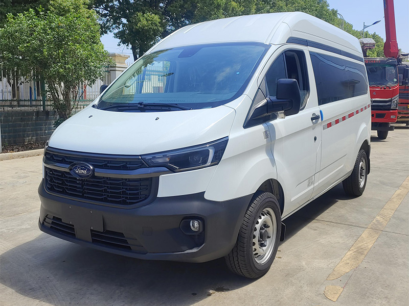 福特新全顺柴油（中轴中顶）殡葬服务车
