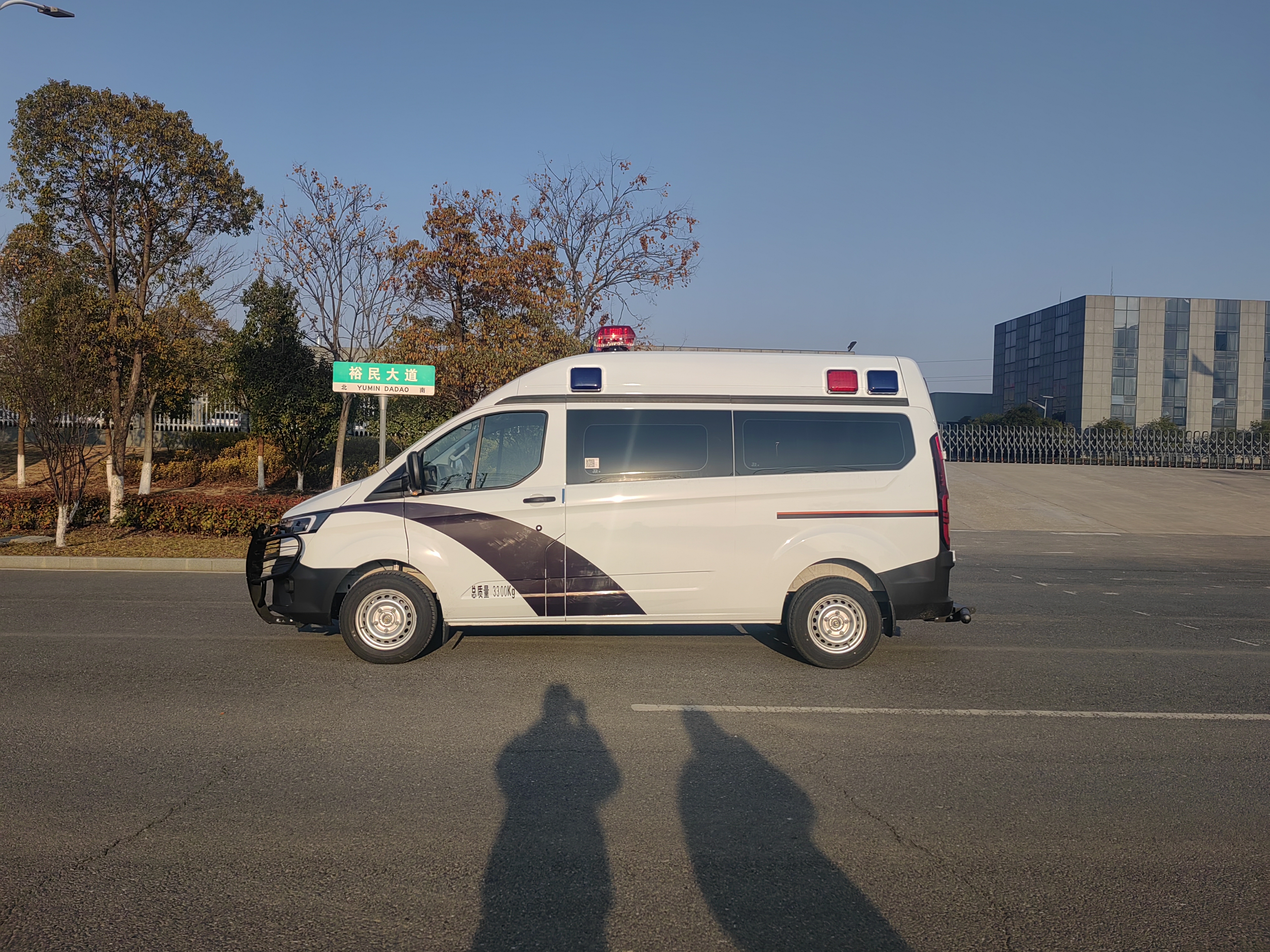 福特新全顺囚车（汽油）手动挡